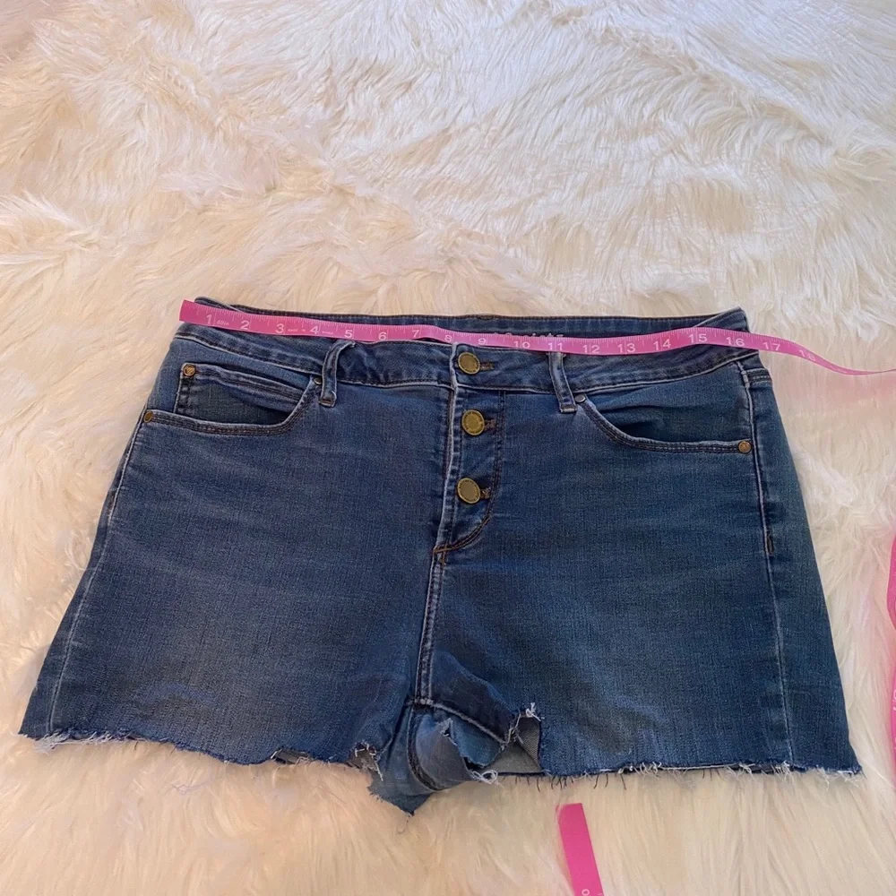 Articles of Society Anthro distressed denim shorts size 31 - Picture 4 of 11